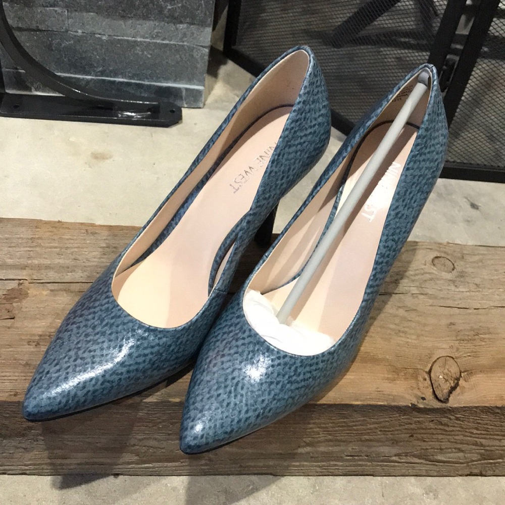 Nine West Teal Snake Skin Pumps